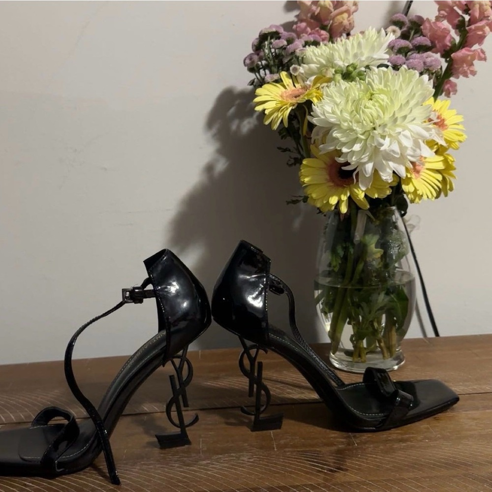 Yves Saint Laurent Black Heels for Elegant Occasions